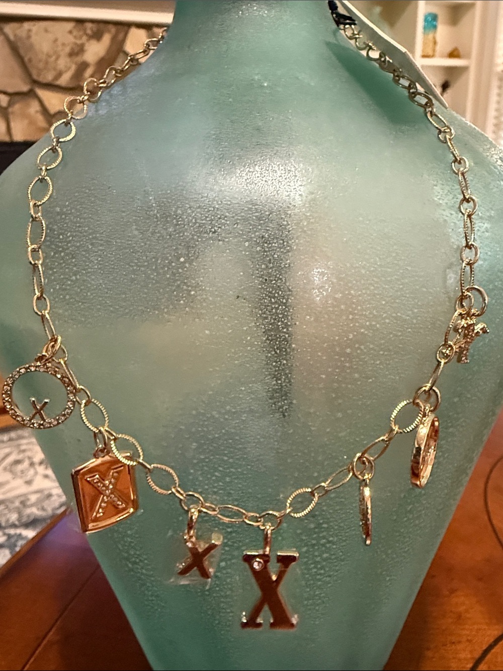 Anthropologie-Sequin NYC XOXO Gold-Tone Multi-Charm Necklace!!🔥🔥🔥 - Picture 12 of 16